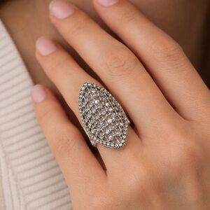Brand New!! Vintage look knuckle shield ring with zircon